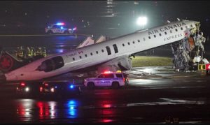 Avión choca a una autobomba en Nueva York: mueren piloto y copiloto
