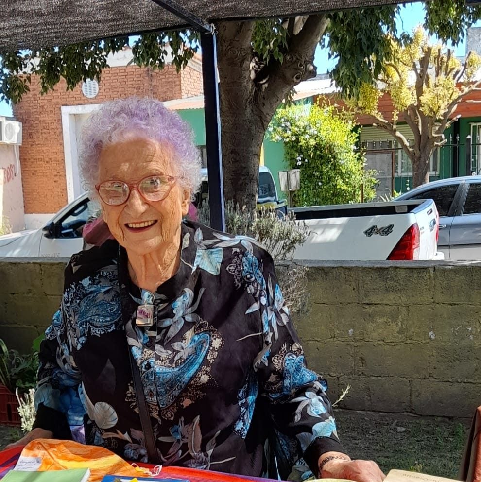 (Audio) Enriqueta Catalín presenta su quinto libro “Cuentos en la Arena”