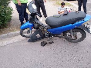 Accidente: Acompañante de motociclista derivada al hospital