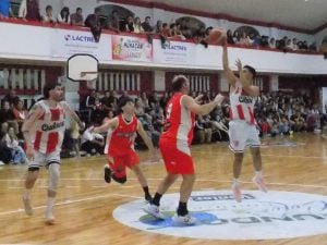 Basquet: Huracán abrió la segunda de la Copa Ciudad ganando el clásico