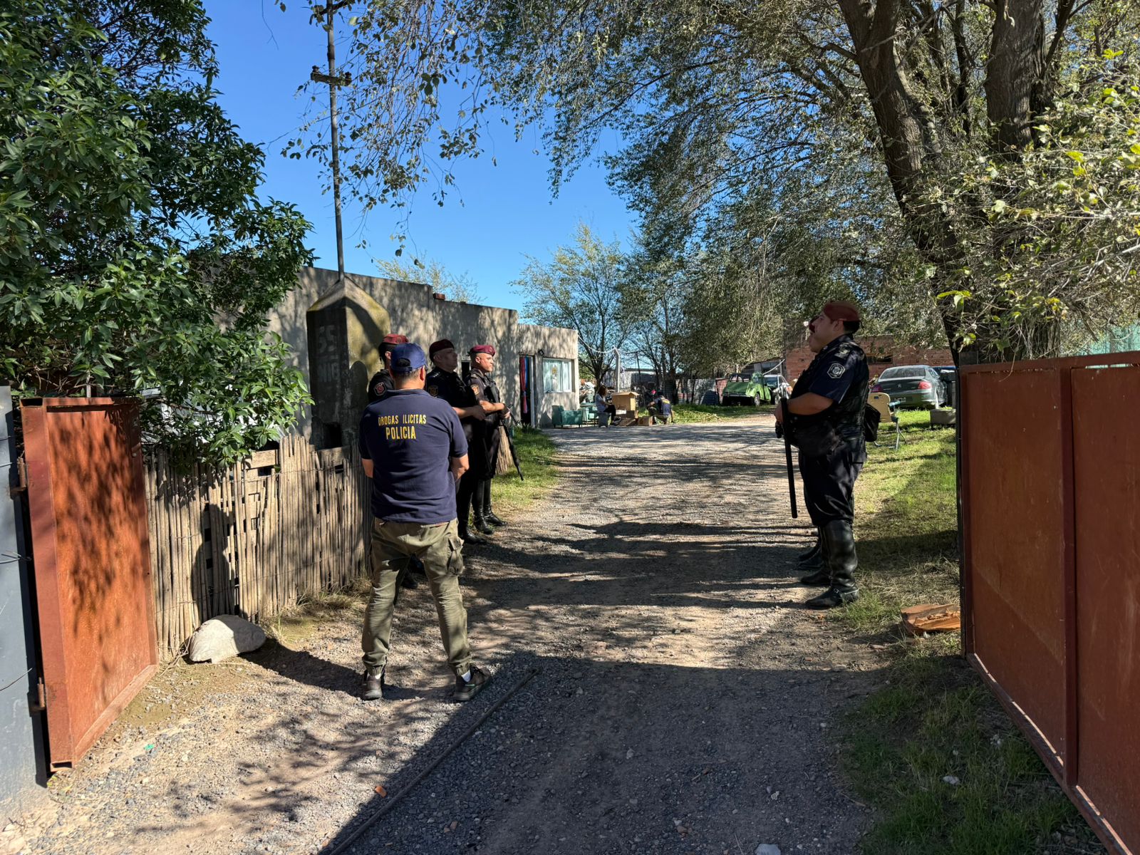 Aprehendido con cocaína en la vía pública. Allanan su casa y hallan marihuana