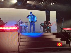 Imposible mejor cierre: Estalló la Fiesta con la actuación de Luck-Ra