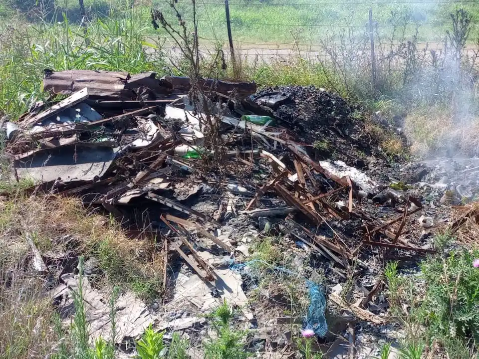 Salida de Bomberos: incendio de basura y pastos