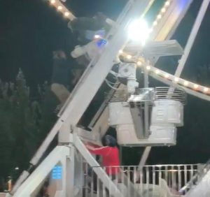  Podría haber sido una tragedia: se trabó la vuelta al mundo del parque de diversiones