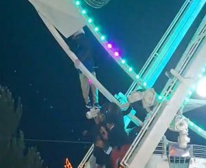  Podría haber sido una tragedia: se trabó la vuelta al mundo del parque de diversiones