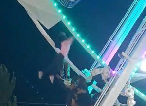  Podría haber sido una tragedia: se trabó la vuelta al mundo del parque de diversiones