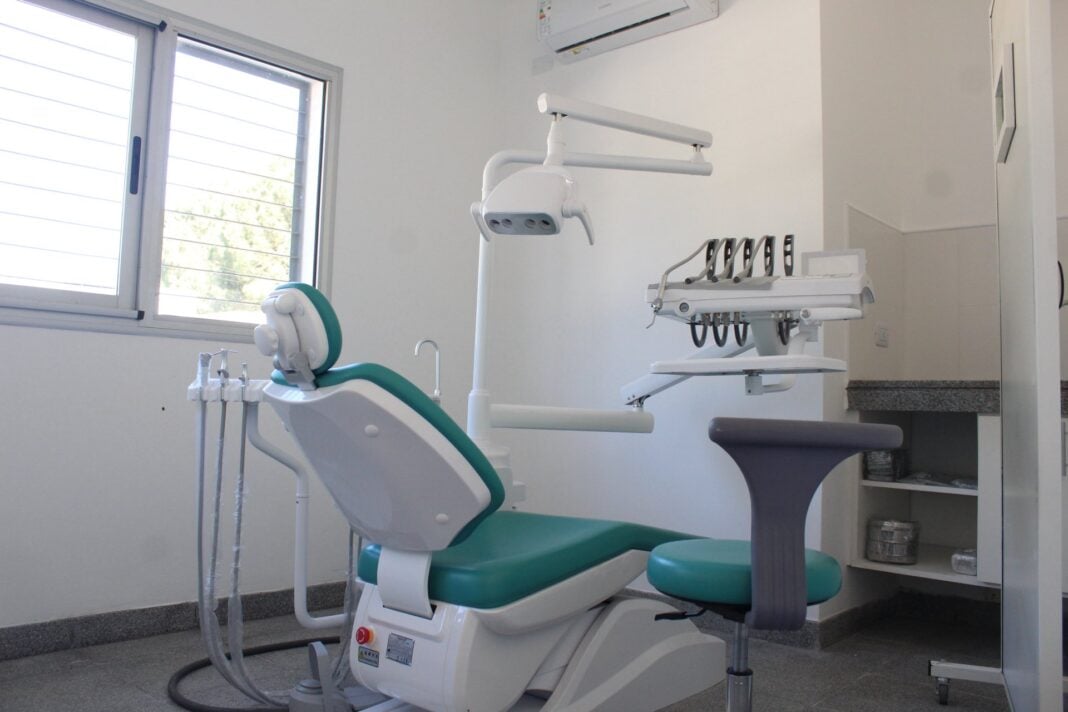 Sonrisas bonaerenses: el programa provincial para poner prótesis dentales de manera gratuita