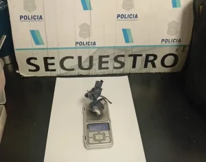 Robó un auto, chocó y tenía droga: Quedó preso