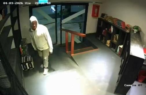 Se llevaba una caja de Fernet y lo “pescaron” justo a la salida (video)