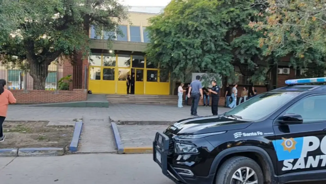 Un chico de 16 años detenido en Santa Fe: lo acusan de encubrir al alumno que mató a su compañero
