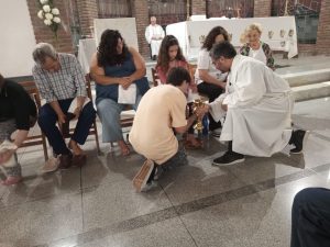 En la Parroquia Nuestra Sra. de Luján: Se realizó el tradicional lavado de pies