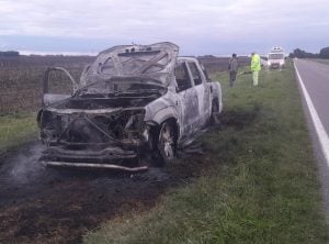Pérdidas totales en incendio de camioneta sobre Ruta 3