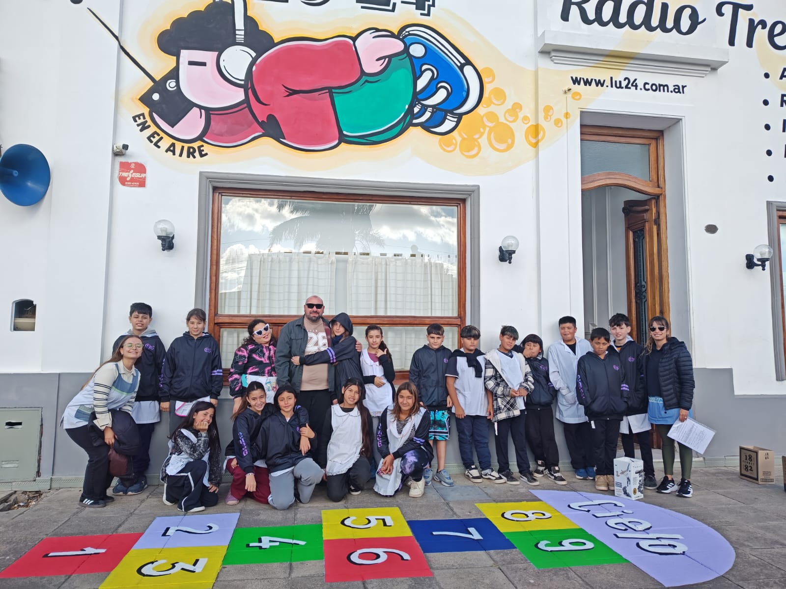 En LU 24: Alumnos de la Escuela 5 presentaron una versión del tema “Los Tres Arroyos” (video)