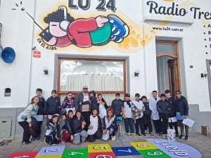 En LU 24: Alumnos de la Escuela 5 presentaron una versión del tema “Los Tres Arroyos” (video)