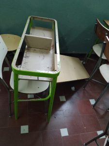 En la Escuela 26: Padres se quejan de que el secundario deja aulas y baños sin higiene