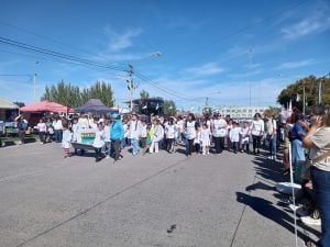 Con el desfile cívico, culminó el acto oficial del aniversario tresarroyense