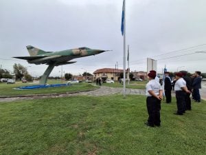 Homenaje y memoria en la colocación de ofrendas en el Monumento a Volpini