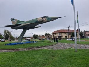Homenaje y memoria en la colocación de ofrendas en el Monumento a Volpini