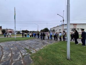 Homenaje y memoria en la colocación de ofrendas en el Monumento a Volpini