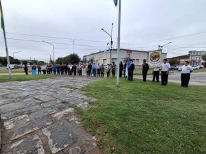 Homenaje y memoria en la colocación de ofrendas en el Monumento a Volpini