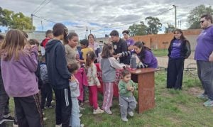 (audio) El comedor “Los Ángeles de Mónica” llevó la alegría de las Pascuas al barrio Santa Teresita