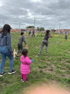 (audio) El comedor “Los Ángeles de Mónica” llevó la alegría de las Pascuas al barrio Santa Teresita