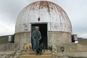 (audio) “Me autoexilié”: tiene 35 años y es el único habitante de un mítico observatorio abandonado