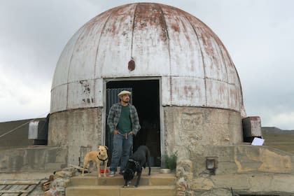 (audio) “Me autoexilié”: tiene 35 años y es el único habitante de un mítico observatorio abandonado