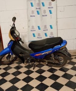 Menor aprehendido por sustraer una moto en el centro
