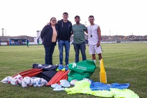 Entregaron kits deportivos a clubes de Monte Hermoso