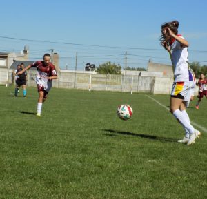Colegiales lidera, solitariamente, el Torneo Oficial del Fútbol Femenino