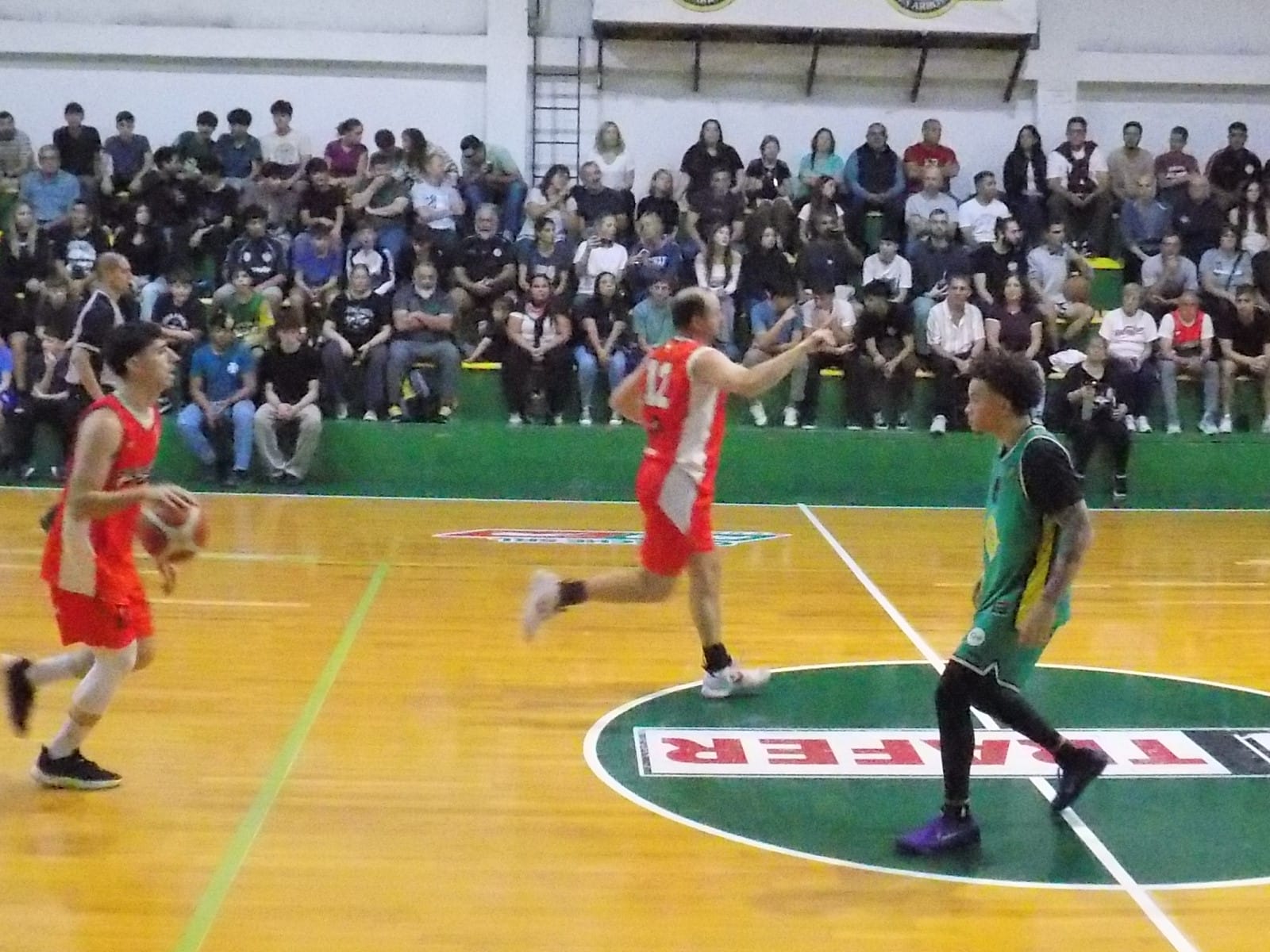 Básquet local: Huracán ganó y es el único invicto del Ciudad
