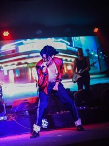 (Audio)Kevin Gil viaja a Turquía para imitar a Michael Jackson