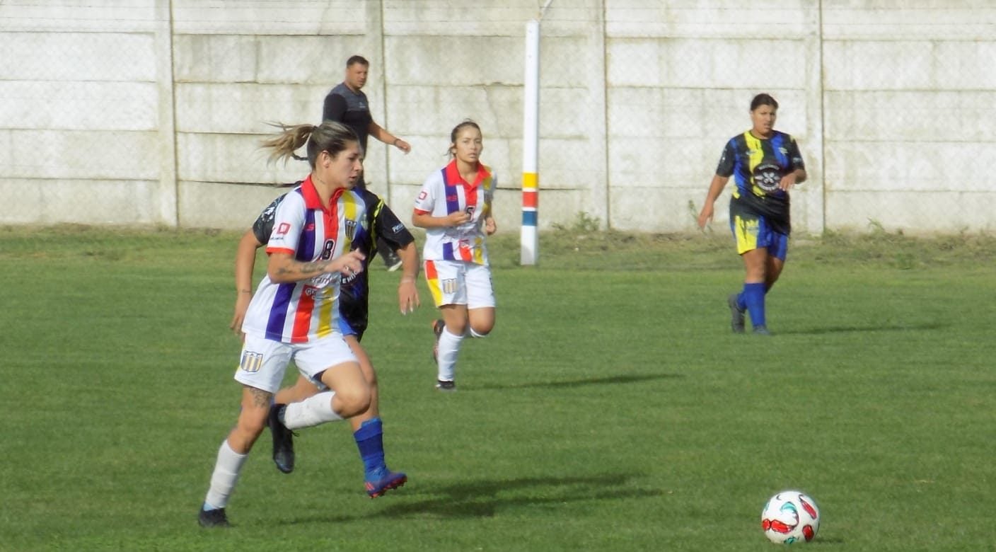 Fútbol Femenino: Colegiales continua siendo ideal en el Oficial