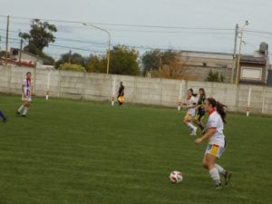 Fútbol Femenino: Colegiales continúa siendo ideal en el Oficial