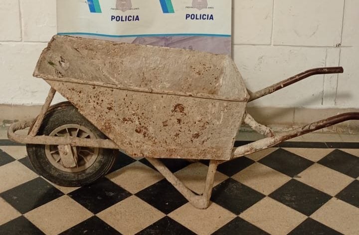 Robó una carretilla de una obra en construcción y fue a parar al calabozo
