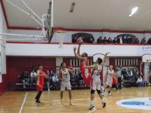 Básquet: Huracán voló alto y disputará la final