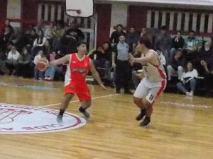 Básquet: Huracán voló alto y disputará la final