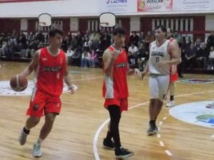 Básquet: Huracán voló alto y disputará la final