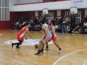 Básquet: Huracán voló alto y disputará la final