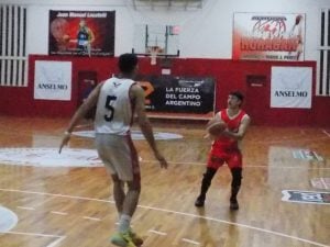 Básquet: Huracán voló alto y disputará la final