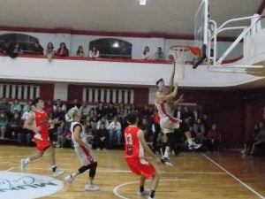 Básquet: Huracán voló alto y disputará la final