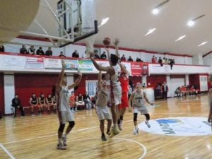Básquet: Huracán voló alto y disputará la final