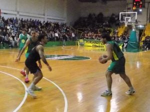 Básquet: Argentino es el rival de Huracán en la final del Ciudad