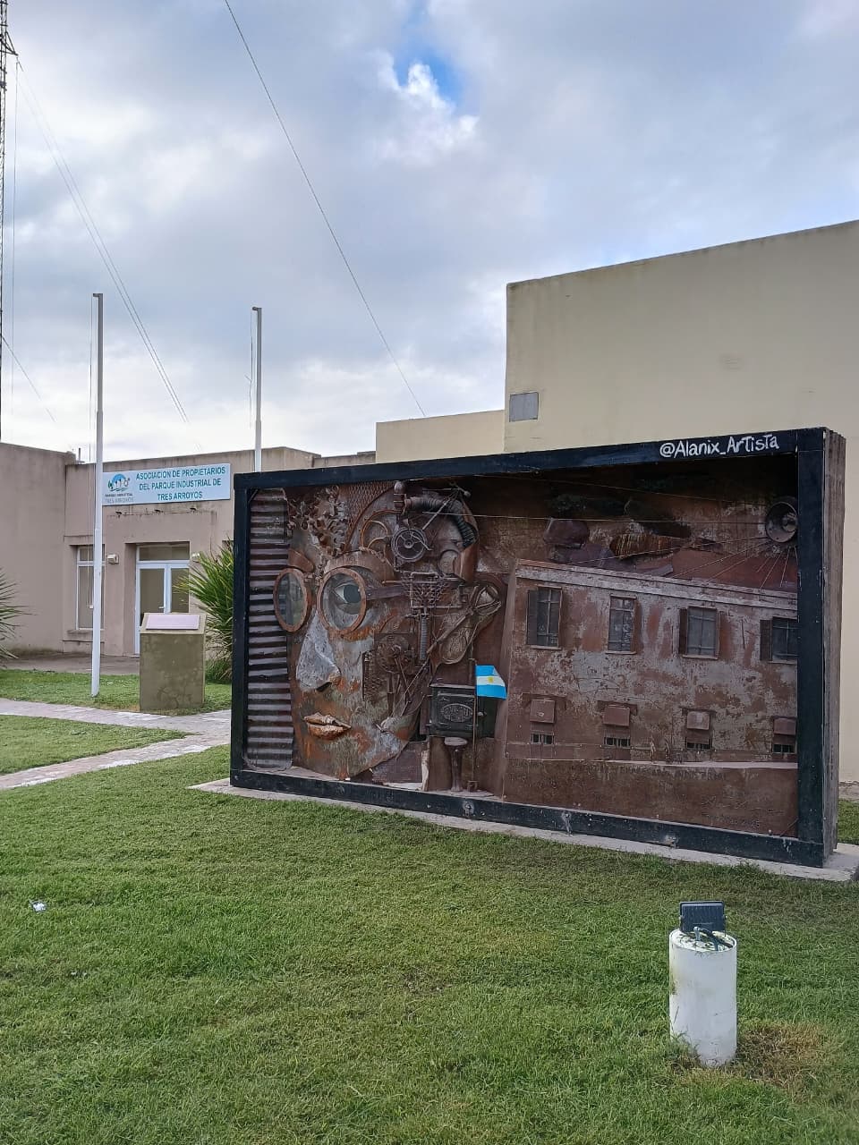 (audio) Juan Moizzi: “ El mural hecho por Alan Arias refleja lo que fue Istilart”