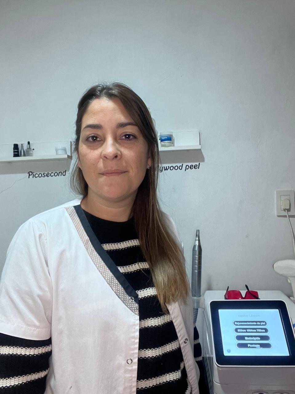 (video)En su Centro de Estética Monísima,  Vanesa Dupuy borra tatuajes con láser