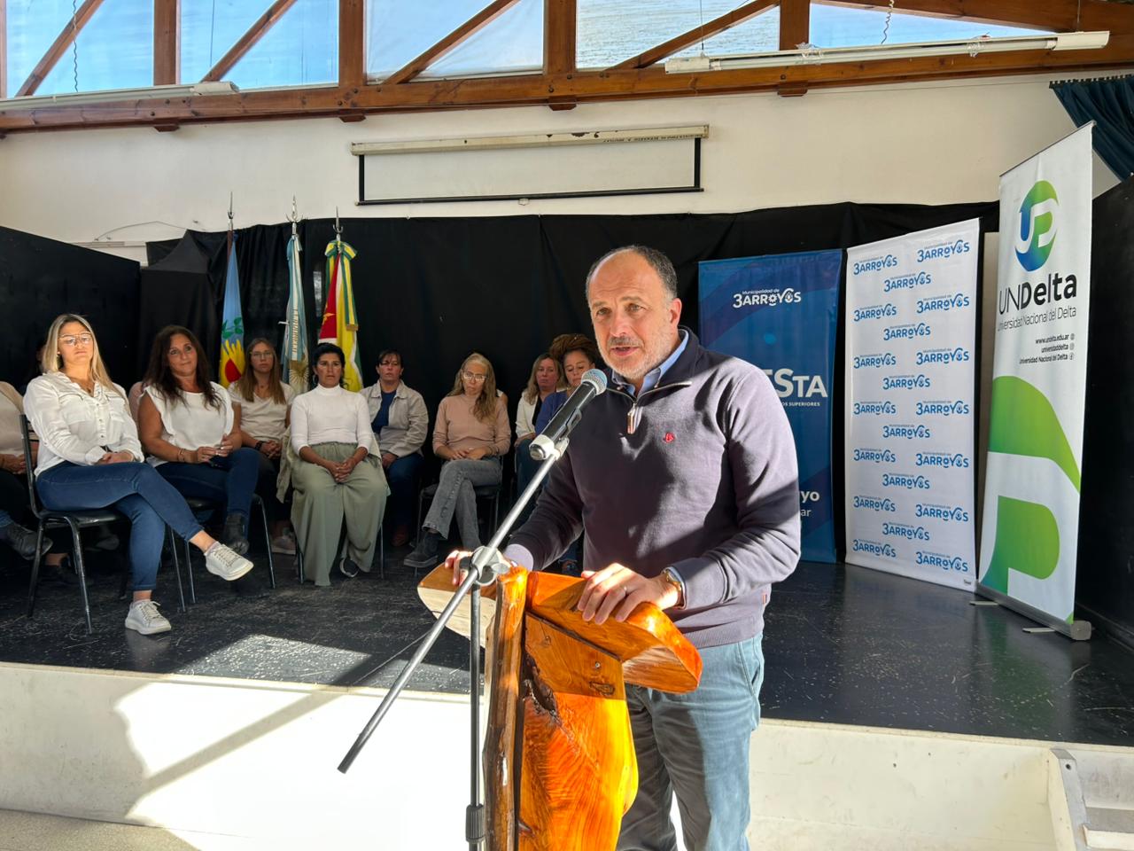 CRESTA: Colación y Entrega de Diplomas para estudiantes de Claromecó y Orense