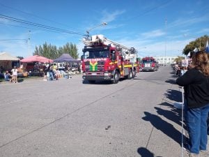 Con el desfile cívico, culminó el acto oficial del aniversario tresarroyense