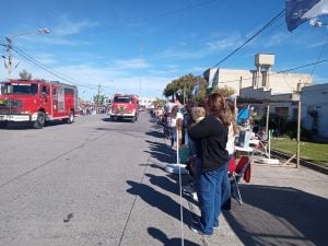 Con el desfile cívico, culminó el acto oficial del aniversario tresarroyense