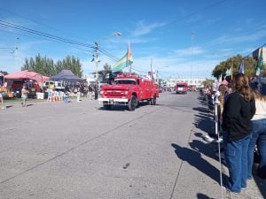 Con el desfile cívico, culminó el acto oficial del aniversario tresarroyense